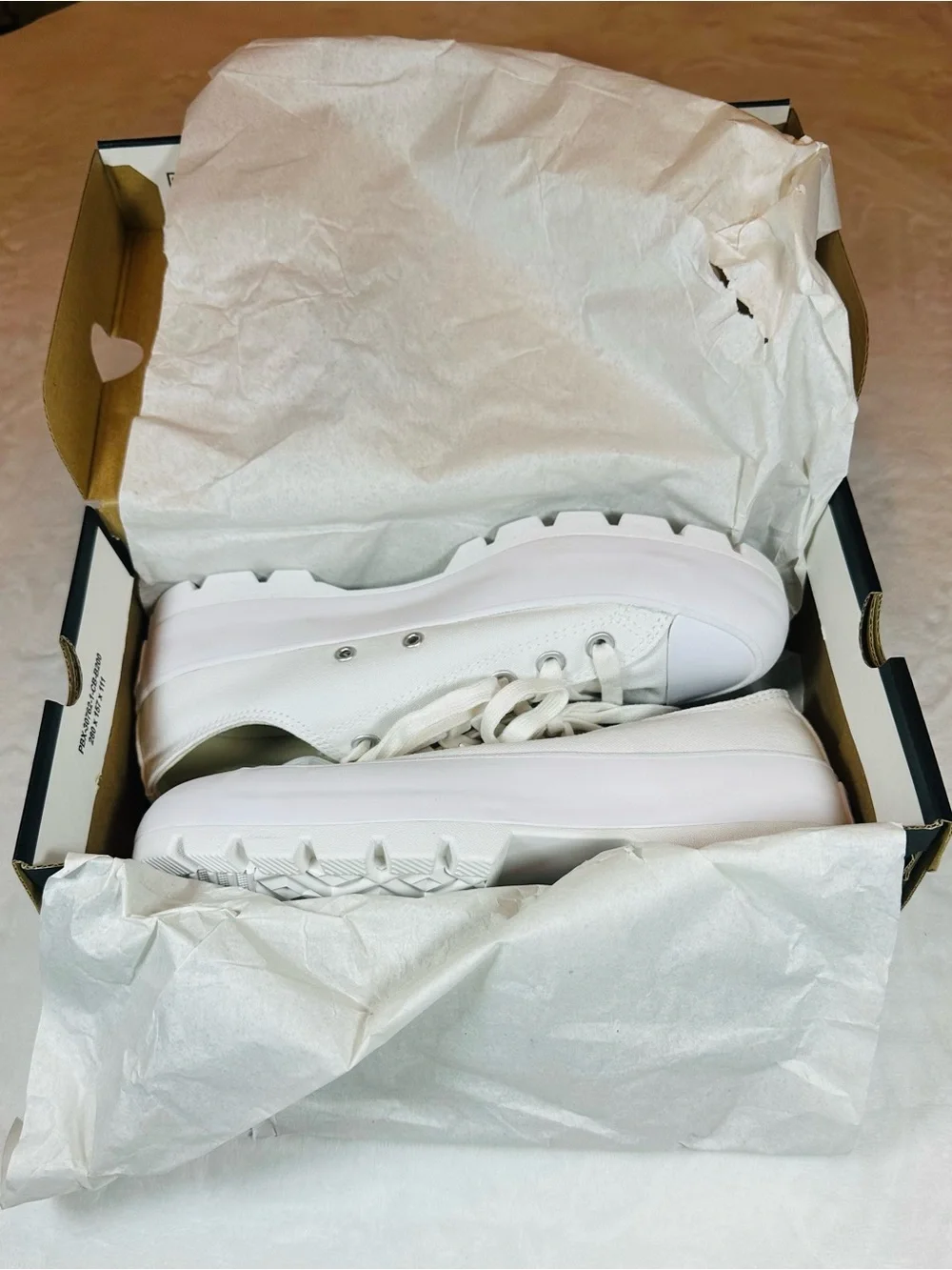 Converse Women's White Low-Top Lugged Platform Sneakers Size 8 NEW in BOX